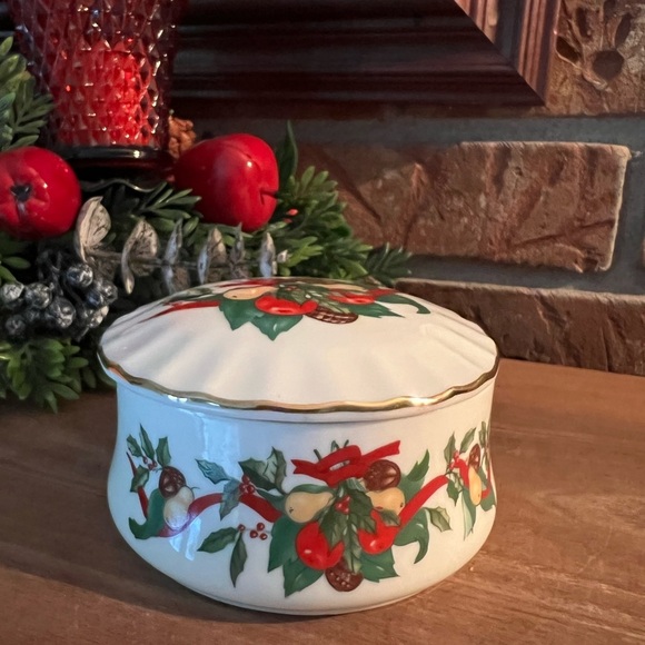 Rare Melodies Heritage House Silent Night Musical Porcelain Collector Edition. - Picture 3 of 5